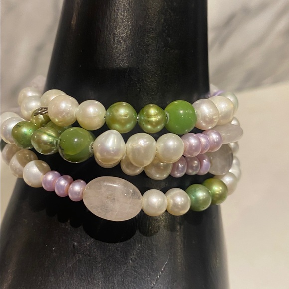 Elegant Pearl and Green and Rose Quartz Bracelet - Picture 5 of 6